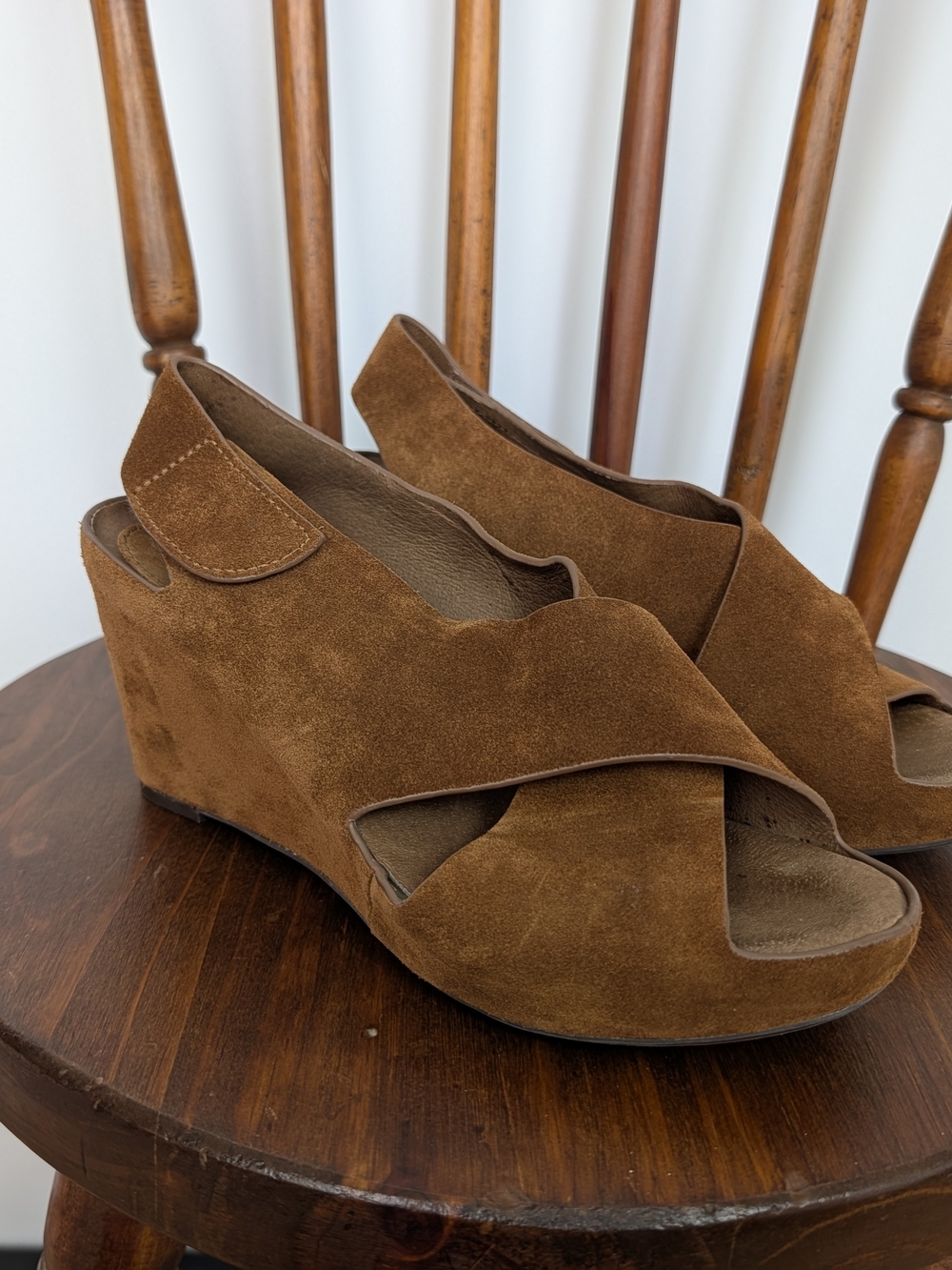 Johnston & Murphy Marcia Cross-Band Wedge Sandal - 7.5 M